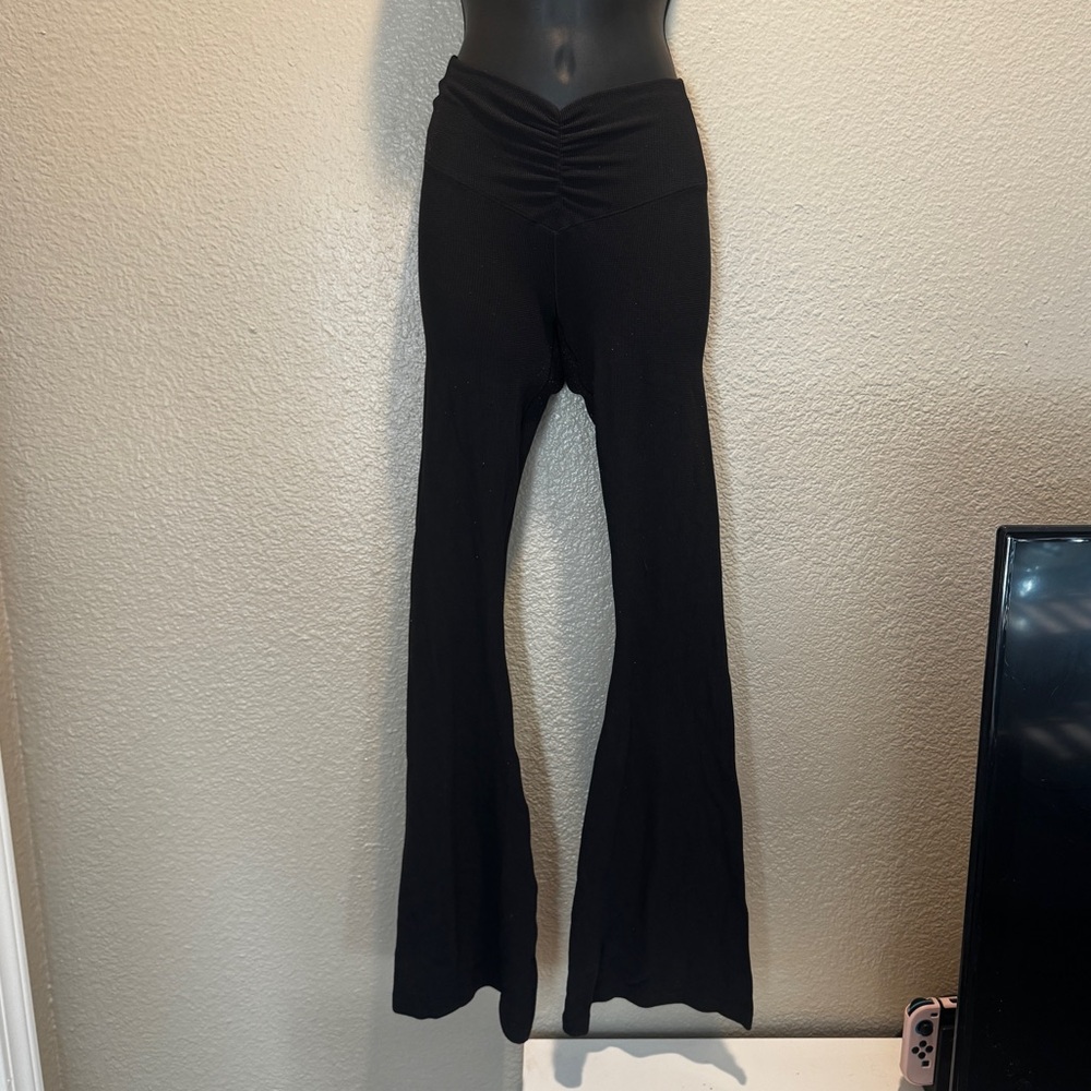 OFFLINE By Aerie Women's Flare Leggings waffle knit Black Runched front size S